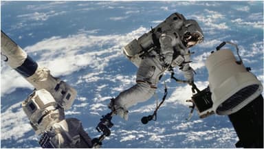 स्पेस स्टेशन में मौजूद अंतरिक्षयात्री 16 बार करेंगे नए साल का स्वागत #अंतरिक्ष #नया_साल