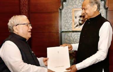 राजस्थान विधानसभा चुनाव में हार के बाद सीएम अशोक गहलोत ने राज्यपाल को सौंपा इस्तीफा #अशोक_गहलोत