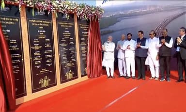 PM नरेंद्र मोदी ने मुंबई में किया भारत के सबसे लंबे समुद्री पुल 'अटल सेतु' का उद्घाटन, 21.8 किलोमीटर है लंबाई #अटल_सेतु