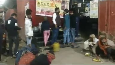 गरीबों एवं असहायों को मुफ्त में भोजन की व्यवस्था एकॉर्ड संस्था के टीम हनुमान के द्वारा किया गया accord.ngo #rotibank