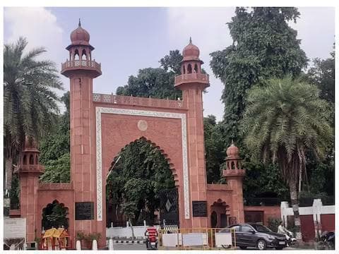 मुस्लिमों के लिए हुई थी एएमयू की स्थापना, इस तथ्य को नज़रअंदाज़ नहीं कर सकते: सुप्रीम कोर्ट #एएमयू