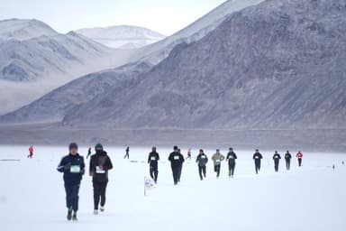 लद्दाख के पैंगॉन्ग में विश्व की सबसे ऊंची जमी हुई झील पर मैराथन का किया गया आयोजन #मैराथन