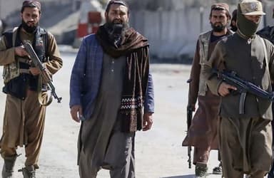 तालिबान ने दो हत्यारों को हज़ारों लोगों के सामने स्टेडियम में मारीं गोलियां #तालिबान