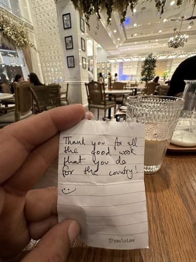 अनजान शख्स ने रेस्टोरेंट में भरा सोनू सूद के डिनर का पूरा बिल, अभिनेता ने शेयर किया उसका नोट #सोनू_सूद