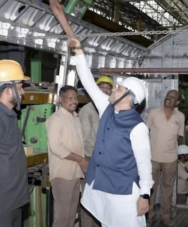 देश में शुरू हुआ वंदे भारत स्लीपर ट्रेन के डिब्बों का निर्माण, अश्विनी वैष्णव ने किया उद्घाटन #वंदे_भारत #अश्विनी_वैष्णव