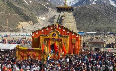 उत्तराखंड सरकार ने तीर्थयात्रियों की भारी भीड़ के मद्देनज़र चारधाम यात्रा में वीआईपी दर्शन पर 31 मई तक लगाई रोक #चारधाम