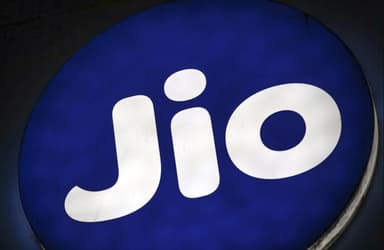 देशभर में ठप हुईं रिलायंस जियो की सेवाएं #जियो