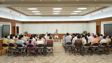 मंत्री पद की शपथ लेने जा रहे नेताओं के साथ पीएम मोदी की बैठक का वीडियो हुआ जारी #शपथ_ग्रहण