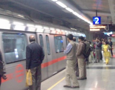 पीएम मोदी के शपथ ग्रहण समारोह से पहले केंद्रीय सचिवालय व उद्योग भवन मेट्रो स्टेशन के गेट किए गए बंद #मेट्रो