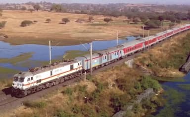 त्योहारों के मद्देनज़र आज 250 स्पेशल ट्रेन चलाएगा रेलवे, जारी की सूची #स्पेशल _ट्रेन