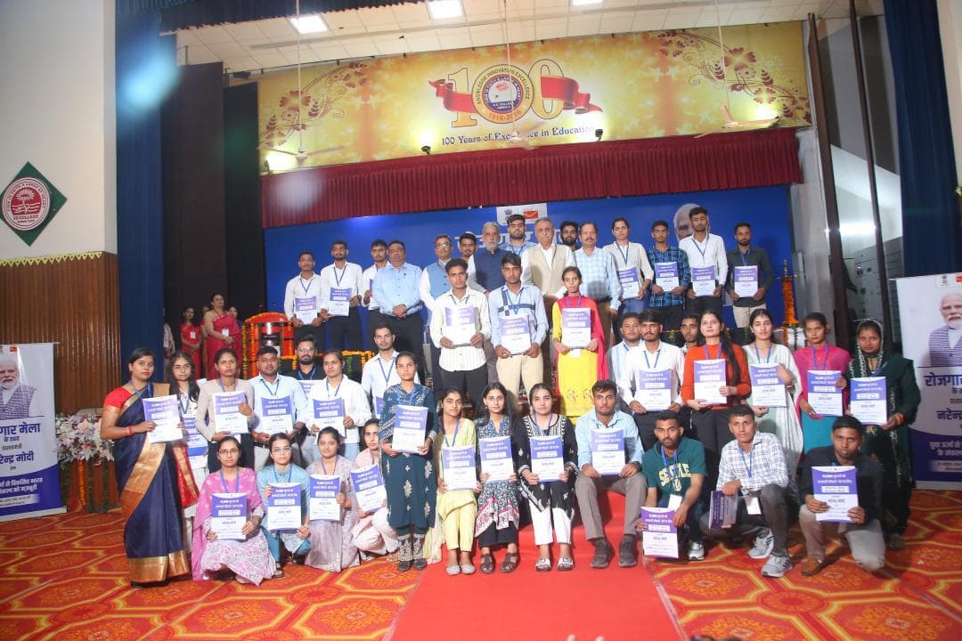 दिनांक 29-10-2024 सनातन धर्म कॉलेज,अम्बाला, हरियाणा में रोजगार मेला आयोजित कर 221 उमीदवारो को नियुक्ति पत्र दिए गए |