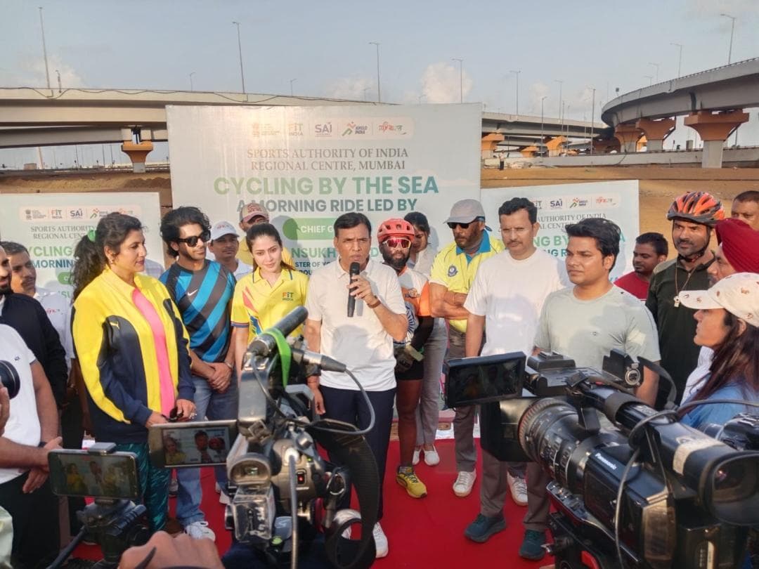 मुंबईतील प्रसिद्ध वरळी कोस्टल सायकल ट्रॅकवर आयोजित 'फिट इंडिया 'फिट इंडिया सायक्लोथॉन'च्या विशेष आवृत्तीत सहभाग