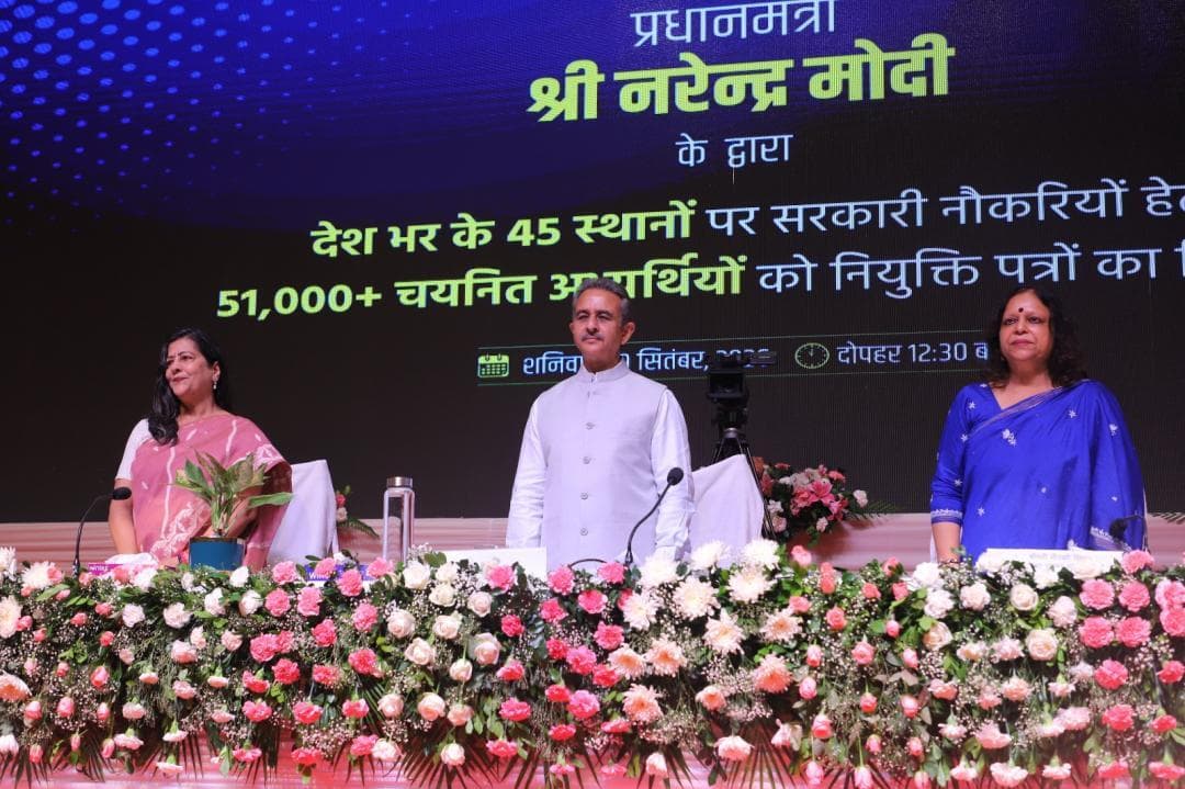 “रोजगार मेला 2026, लखनऊ — रोजगार के अवसर एवं नियुक्ति-पत्र वितरण।”