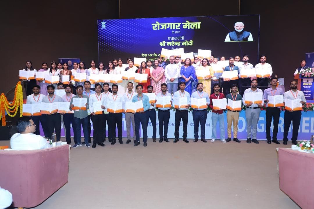 “रोजगार मेला 2026, लखनऊ — रोजगार के अवसर एवं नियुक्ति-पत्र वितरण।”