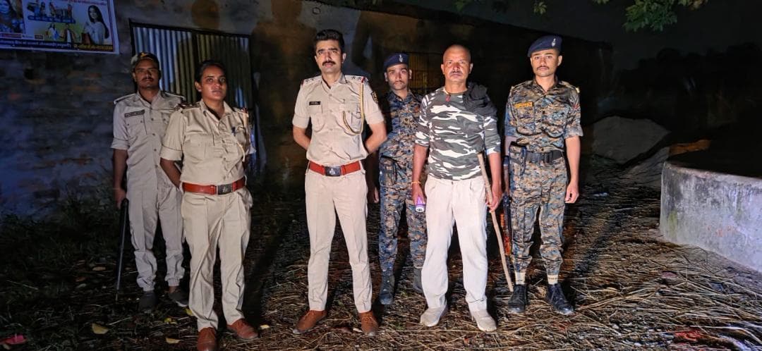 दिनांक 02.09.2026 को रात्रि गश्ती के दौरान मधुबनी पुलिस द्वारा संदिग्ध स्थलों पर विशेष निगरानी की गई।