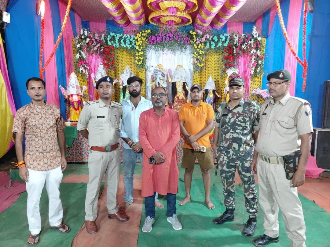 जन्माष्टमी पर्व को शांतिपूर्ण एवं सुरक्षित वातावरण में संपन्न कराने हेतु मधुबनी पुलिस सक्रिय रूप से तैनात।