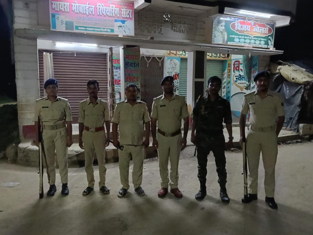 दिनांक 04.09.2026 को रात्रि गश्ती के दौरान मधुबनी पुलिस द्वारा संदिग्ध स्थलों पर विशेष निगरानी की गई।