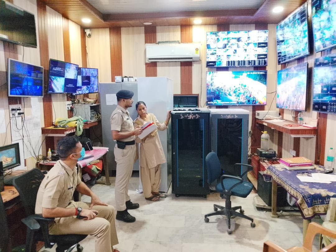 दिनांक 20 अक्टूबर 2026 की रात्रि को पुलिस अधीक्षक, भोजपुर द्वारा कंट्रोल रूम का निरीक्षण कर CCTV निगरानी